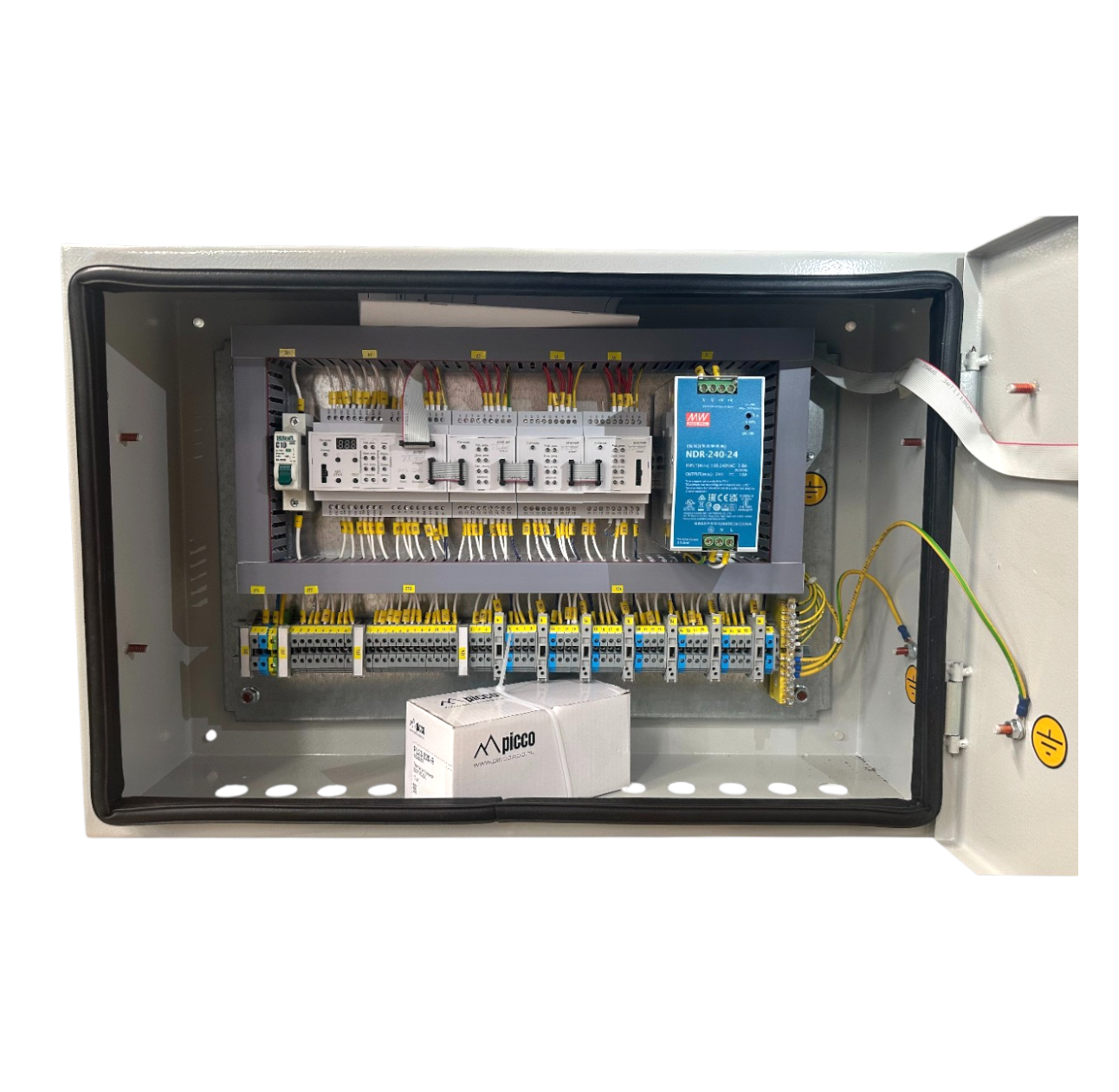 Шкаф управления 3 противопожарными клапанами 24В ШУПК3П-24-24(IP54)